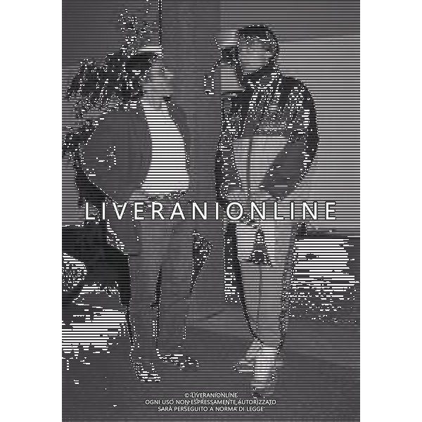 NEG-RETROSPETTIVA ROBERTO VECCHIONI CANTANTE NELLA FOTO ROBERTO VECCHIONI CON DAVIDE FONTOLAN NELL\'ANNO 1990-1991 AD APPIANO GENTILE IN VISITA AL RITIRO INTER AG ALDO LIVERANI SAS  