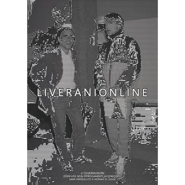 NEG-RETROSPETTIVA ROBERTO VECCHIONI CANTANTE NELLA FOTO ROBERTO VECCHIONI CON DAVIDE FONTOLAN NELL\'ANNO 1990-1991 AD APPIANO GENTILE IN VISITA AL RITIRO INTER AG ALDO LIVERANI SAS  