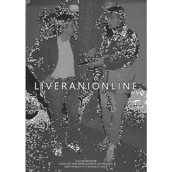 NEG-RETROSPETTIVA ROBERTO VECCHIONI CANTANTE NELLA FOTO ROBERTO VECCHIONI CON DAVIDE FONTOLAN NELL\'ANNO 1990-1991 AD APPIANO GENTILE IN VISITA AL RITIRO INTER AG ALDO LIVERANI SAS  