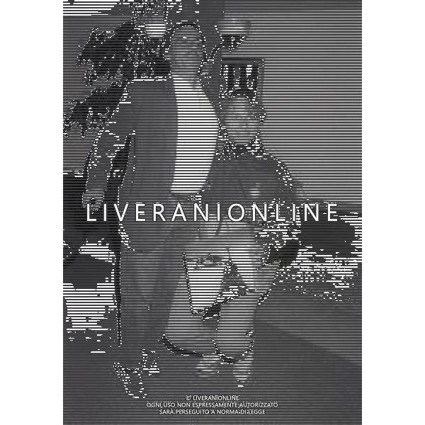 NEG-RETROSPETTIVA ROBERTO VECCHIONI CANTANTE NELLA FOTO ROBERTO VECCHIONI CON DAVIDE FONTOLAN NELL\'ANNO 1990-1991 AD APPIANO GENTILE IN VISITA AL RITIRO INTER AG ALDO LIVERANI SAS    