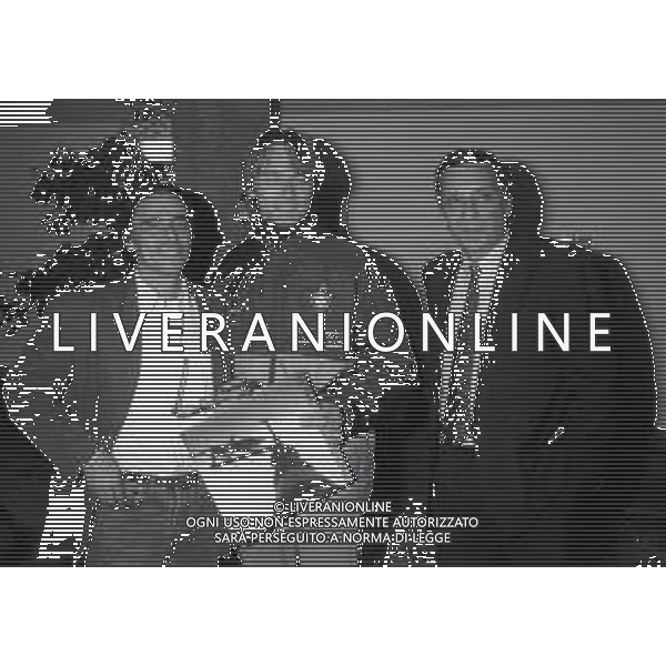 NEG-RETROSPETTIVA ROBERTO VECCHIONI CANTANTE NELLA FOTO ROBERTO VECCHIONI CON DAVIDE FONTOLAN E VALBERTO MILIANI NELL\'ANNO 1990-1991 AD APPIANO GENTILE IN VISITA AL RITIRO INTER AG ALDO LIVERANI SAS  