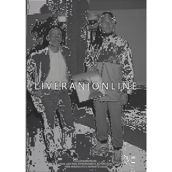 NEG-RETROSPETTIVA ROBERTO VECCHIONI CANTANTE NELLA FOTO ROBERTO VECCHIONI CON DAVIDE FONTOLAN NELL\'ANNO 1990-1991 AD APPIANO GENTILE IN VISITA AL RITIRO INTER AG ALDO LIVERANI SAS  