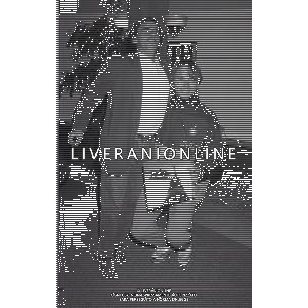 NEG-RETROSPETTIVA ROBERTO VECCHIONI CANTANTE NELLA FOTO ROBERTO VECCHIONI CON DAVIDE FONTOLAN NELL\'ANNO 1990-1991 AD APPIANO GENTILE IN VISITA AL RITIRO INTER AG ALDO LIVERANI SAS  