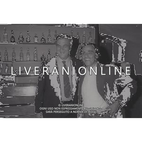 NEG-RETROSPETTIVA ROBERTO VECCHIONI CANTANTE NELLA FOTO ROBERTO VECCHIONI CON IL DIRETTORE DI APPIANO GENTILE CASAGRANDE NELL\'ANNO 1990-1991 AD APPIANO GENTILE IN VISITA AL RITIRO INTER AG ALDO LIVERANI SAS 