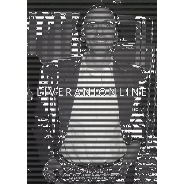 NEG-RETROSPETTIVA ROBERTO VECCHIONI CANTANTE NELLA FOTO ROBERTO VECCHIONI NELL\'ANNO 1990-1991 AD APPIANO GENTILE IN VISITA AL RITIRO INTER AG ALDO LIVERANI SAS  