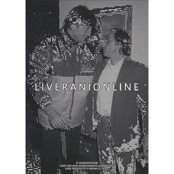 NEG-RETROSPETTIVA ROBERTO VECCHIONI CANTANTE NELLA FOTO ROBERTO VECCHIONI CON WALTER ZENGA NELL\'ANNO 1990-1991 AD APPIANO GENTILE IN VISITA AL RITIRO INTER AG ALDO LIVERANI SAS   