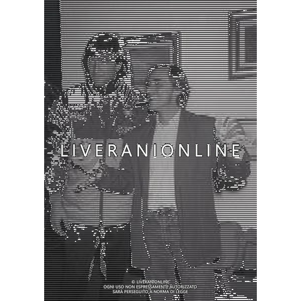 NEG-RETROSPETTIVA ROBERTO VECCHIONI CANTANTE NELLA FOTO ROBERTO VECCHIONI CON WALTER ZENGA NELL\'ANNO 1990-1991 AD APPIANO GENTILE IN VISITA AL RITIRO INTER AG ALDO LIVERANI SAS  