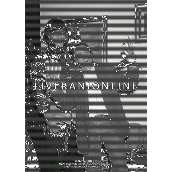 NEG-RETROSPETTIVA ROBERTO VECCHIONI CANTANTE NELLA FOTO ROBERTO VECCHIONI CON WALTER ZENGA NELL\'ANNO 1990-1991 AD APPIANO GENTILE IN VISITA AL RITIRO INTER AG ALDO LIVERANI SAS  