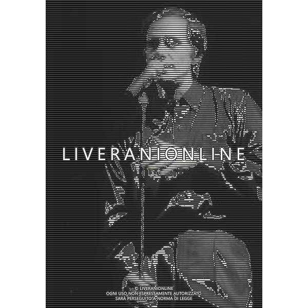NEG-RETROSPETTIVA ROBERTO VECCHIONI CANTANTE NELLA FOTO ROBERTO VECCHIONI A MILANO NELL\'ANNO 1991 AG ALDO LIVERANI SAS 