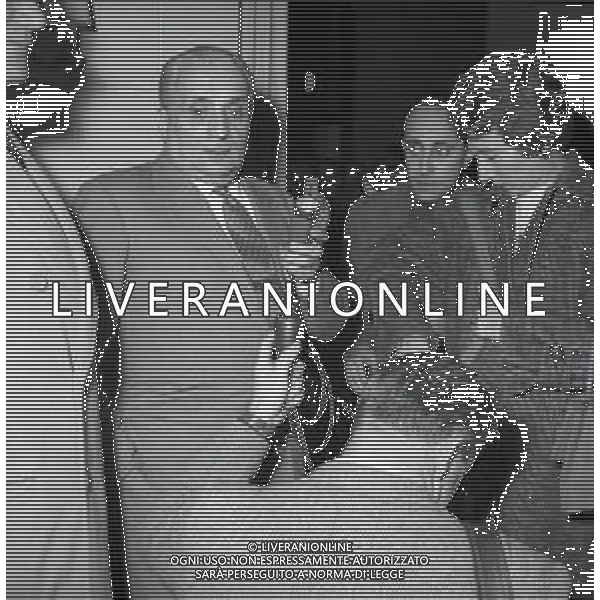 NEG-RETROSPETTIVA GIOVANNI BATTISTA MENEGHINI IMPRENDITORE E MARITO DELLA MARIA CALLAS NELLA FOTO GIOVANNI BATTISTA MENEGHINI CONFERENZA STAMPA ALL\'OPERA A ROMA NELL\'ANNO 1958 DOVE MARIA CALLAS ABBANDONA L\'OPERA FOTO SANDRO VESPASIANI-AG ALDO LIVERANI SAS