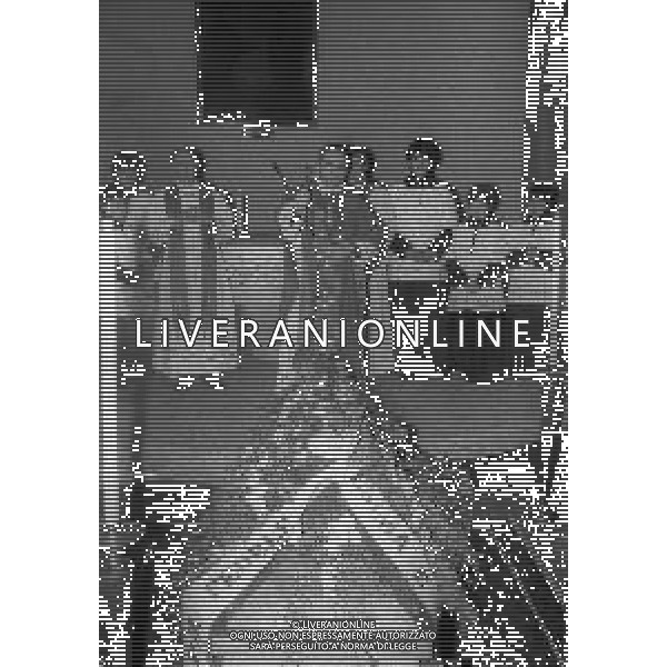 NEG-RETROSPETTIVA GIOVANNI BATTISTA MENEGHINI IMPRENDITORE E MARITO DELLA MARIA CALLAS NELLA FOTO I FUNERALI DI GIOVANNI BATTISTA MENEGHINI A SIRMIONE NELL\'ANNO 1981 AG ALDO LIVERANI SAS  
