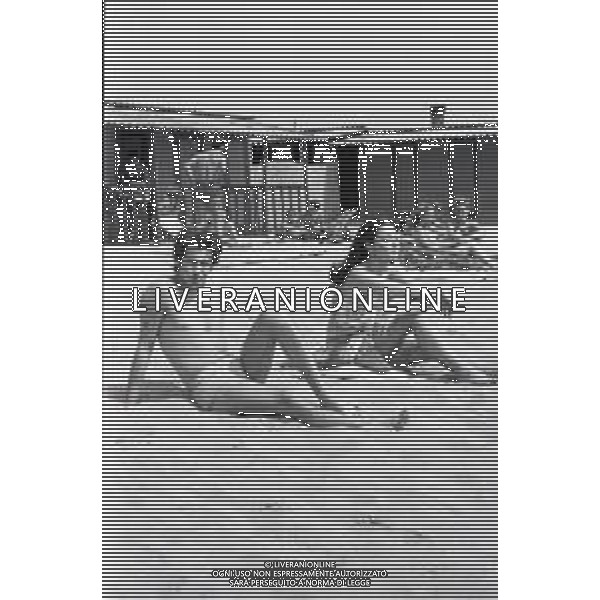 NEG-RETROSPETTIVA CORRADO PANI ATTORE NELLA FOTO CORRADO PANI A OSTIA NELL\'ANNO 1965 CON ANNA QUAGLIARINO AG ALDO LIVERANI SAS