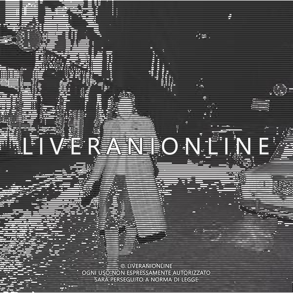 NEG-RETROSPETTIVA CORRADO PANI ATTORE NELLA FOTO CORRADO PANI ESCE DE UN LOCALE DOPO L\'INCONTRO CON MINA MAZZINI NEL NELL\'ANNO 1971  AG ALDO LIVERANI SAS 