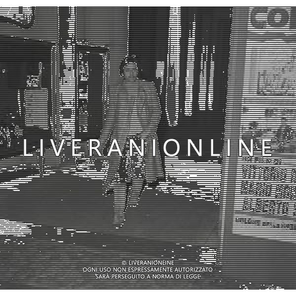NEG-RETROSPETTIVA CORRADO PANI ATTORE NELLA FOTO CORRADO PANI ESCE DE UN LOCALE DOPO L\'INCONTRO CON MINA MAZZINI NEL NELL\'ANNO 1971  AG ALDO LIVERANI SAS 