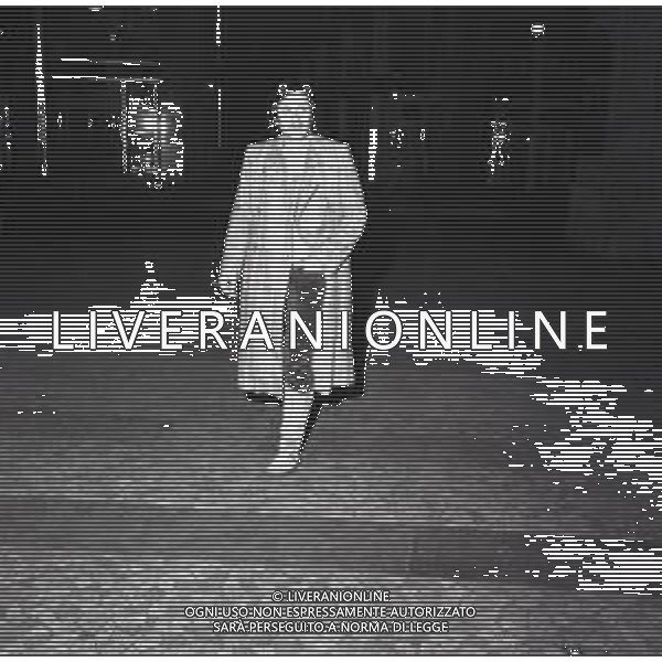 NEG-RETROSPETTIVA CORRADO PANI ATTORE NELLA FOTO CORRADO PANI ESCE DE UN LOCALE DOPO L\'INCONTRO CON MINA MAZZINI NEL NELL\'ANNO 1971  AG ALDO LIVERANI SAS 