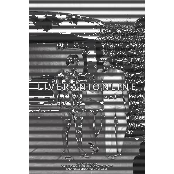 NEG-RETROSPETTIVA CORRADO PANI ATTORE NELLA FOTO CORRADO PANI CON IL FIGLIO MASSIMILIANO IN SARDEGNA NELL\'ANNO 1973 AG ALDO LIVERANI SAS 