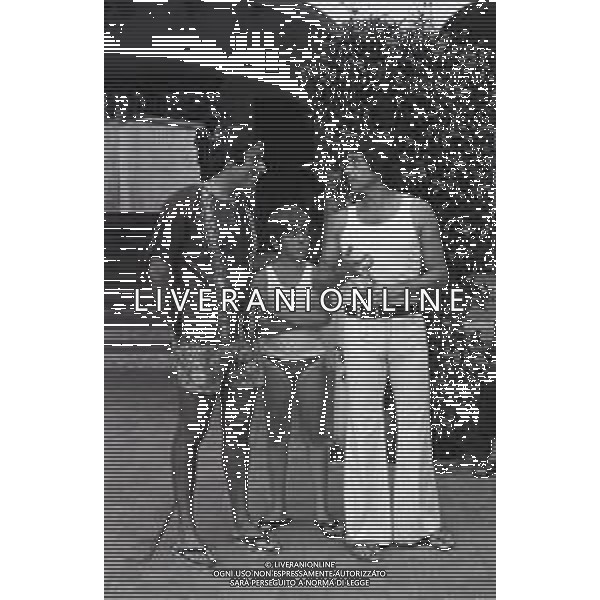 NEG-RETROSPETTIVA CORRADO PANI ATTORE NELLA FOTO CORRADO PANI CON IL FIGLIO MASSIMILIANO IN SARDEGNA NELL\'ANNO 1973 AG ALDO LIVERANI SAS 