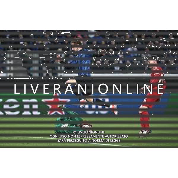 TVRG Atalanta vs Liverpool nella foto Alisson Becker (Liverpool) anticipa Aleksej Miranchuk (Atalanta) Bergamo 18-04-2024 Gewiss Stadium UEFA Europa League - quarti di finale gara di ritorno foto Roberto Garavaglia/Agenzia Aldo Liverani sas/ AGENZIA ALDO LIVERANI SAS  