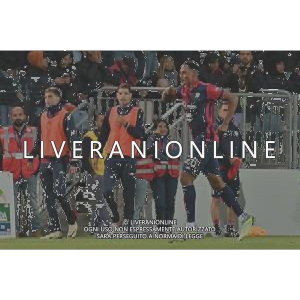 19-4-2024. Cagliari calcio-Juventus F.C. 33° giornata campionato calcio italiano Serie A 2023/2024, stadio Unipol Domus Cagliari. Foto Salvatore Moi/Agenzia Aldo Liverani s.as. Nella foto: Gol ed esultanza del Cagliari in casa contro Juventus. Segna: Yerry Mina Cagliari su rigore ©SALVATORE MOI / AGENZIA ALDO LIVERANI SAS 