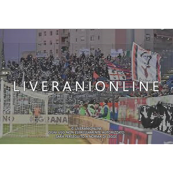 19-4-2024. Cagliari calcio-Juventus F.C. 33° giornata campionato calcio italiano Serie A 2023/2024, stadio Unipol Domus Cagliari. Foto Salvatore Moi/Agenzia Aldo Liverani s.as. Nella foto: Tifosi della Juventus in trasferta, nel settore ospiti dello stadio Unipol Domus di Cagliari ©SALVATORE MOI / AGENZIA ALDO LIVERANI SAS 