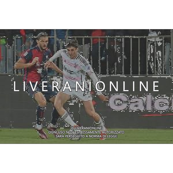 19-4-2024. Cagliari calcio-Juventus F.C. 33° giornata campionato calcio italiano Serie A 2023/2024, stadio Unipol Domus Cagliari. Foto Salvatore Moi/Agenzia Aldo Liverani s.as. Nella foto: Alberto Dossena Cagliari, Andrea Cambiaso Juventus ©SALVATORE MOI / AGENZIA ALDO LIVERANI SAS 
