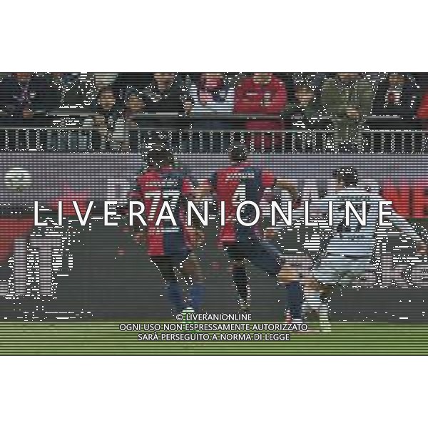 19-4-2024. Cagliari calcio-Juventus F.C. 33° giornata campionato calcio italiano Serie A 2023/2024, stadio Unipol Domus Cagliari. Foto Salvatore Moi/Agenzia Aldo Liverani s.as. Nella foto: Zito Luvumbo Cagliari, Alberto Dossena Cagliari, Andrea Cambiaso Juventus ©SALVATORE MOI / AGENZIA ALDO LIVERANI SAS 