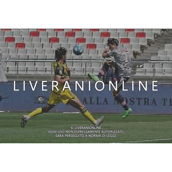 TVEM Gregorio Morachioli of SSC Bari and Arturo Calabresi of Pisa during the Italian Serie B match between SSC Bari vs Pisa on April 20, 2024 at the San Nicola stadium in Bari, Italy. Photo by Emmanuele Mastrodonato/agenzia Aldo Liverani sas/ AGENZIA ALDO LIVERANI SAS