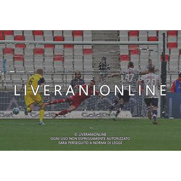 TVEM George Puscas of SSC Bari score the goal on penalty during the Italian Serie B match between SSC Bari vs Pisa on April 20, 2024 at the San Nicola stadium in Bari, Italy. Photo by Emmanuele Mastrodonato/agenzia Aldo Liverani sas/ AGENZIA ALDO LIVERANI SAS