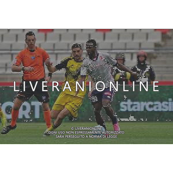 TVEM Yayah Kallon of SSC Bari in action against Mattia Valoti of Pisa during the Italian Serie B match between SSC Bari vs Pisa on April 20, 2024 at the San Nicola stadium in Bari, Italy. Photo by Emmanuele Mastrodonato/agenzia Aldo Liverani sas/ AGENZIA ALDO LIVERANI SAS