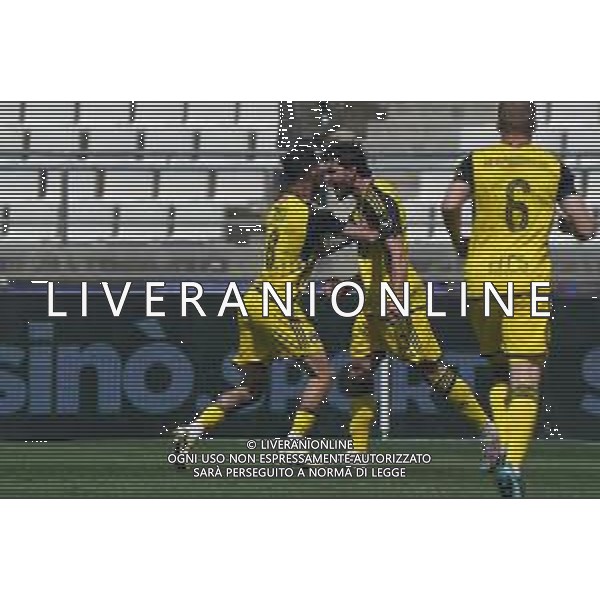 TVEM Arturo Calabresi of Pisa celebrates after scoring a goal with Marius Marin of Pisa during the Italian Serie B match between SSC Bari vs Pisa on April 20, 2024 at the San Nicola stadium in Bari, Italy. Photo by Emmanuele Mastrodonato/agenzia Aldo Liverani sas / AGENZIA ALDO LIVERANI SAS