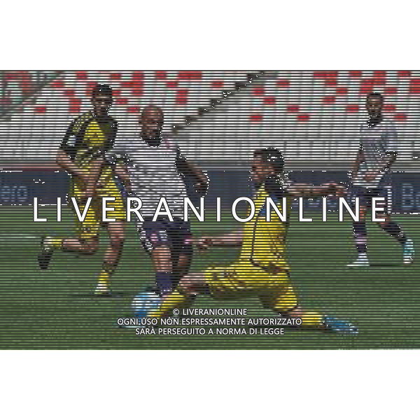 TVEM Ahmad Benali of SSC Bari in action against Antonio Caracciolo of Pisa during the Italian Serie B match between SSC Bari vs Pisa on April 20, 2024 at the San Nicola stadium in Bari, Italy. Photo by Emmanuele Mastrodonato/agenzia Aldo Liverani sas / AGENZIA ALDO LIVERANI SAS