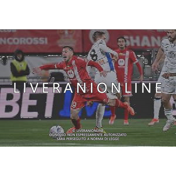 TVRG Monza vs Atalanta nella foto il contatto in area tra Samuele Birindelli (Monza) e Mario Pasalic (Atalanta) l\'arbitro Antonio Giua di Olbia (SS) ammonisce Samuele Birindelli (Monza) per simulazione Monza 21-04-2024 U-Power Stadium Campionato Serie A TIM - 33a giornata foto Roberto Garavaglia/Agenzia Aldo Liverani sas/ AGENZIA ALDO LIVERANI SAS