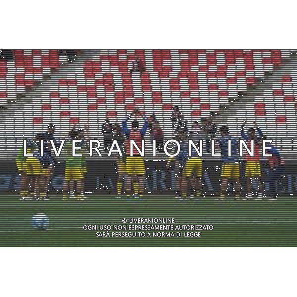 TVEM Players of Pisa warms up during the Italian Serie B match between SSC Bari vs Pisa on April 20, 2024 at the San Nicola stadium in Bari, Italy. Photo by Emmanuele Mastrodonato/agenzia Aldo Liverani sas/ AGENZIA ALDO LIVERANI SAS