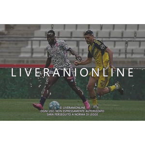 TVEM Yayah Kallon of SSC Bari and Mattia Valoti of Pisa during the Italian Serie B match between SSC Bari vs Pisa on April 20, 2024 at the San Nicola stadium in Bari, Italy. Photo by Emmanuele Mastrodonato/agenzia Aldo Liverani sas/ AGENZIA ALDO LIVERANI SAS
