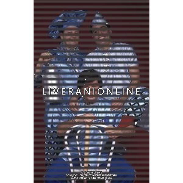 RETROSPETTIVA TEO TEOCOLI ATTORE NELLA FOTO TEO TEOCOLI CON MASSIMO BOLDI E MAURO DI FRANCESCO NELLA TRASMISSIONE TELEVISIVA “GRAND HOTEL“NELL\'ANNO 1986 AG ALDO LIVERANI SAS  