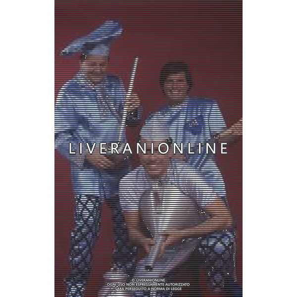 RETROSPETTIVA TEO TEOCOLI ATTORE NELLA FOTO TEO TEOCOLI CON MASSIMO BOLDI E MAURO DI FRANCESCO NELLA TRASMISSIONE TELEVISIVA “GRAND HOTEL“NELL\'ANNO 1986 AG ALDO LIVERANI SAS  