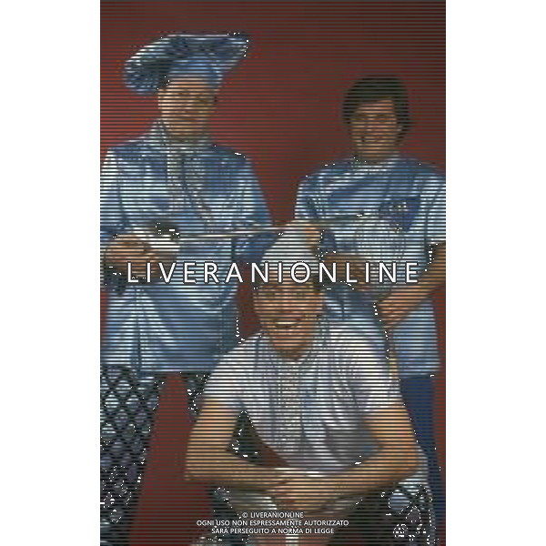 RETROSPETTIVA TEO TEOCOLI ATTORE NELLA FOTO TEO TEOCOLI CON MASSIMO BOLDI E MAURO DI FRANCESCO NELLA TRASMISSIONE TELEVISIVA “GRAND HOTEL“NELL\'ANNO 1986 AG ALDO LIVERANI SAS  