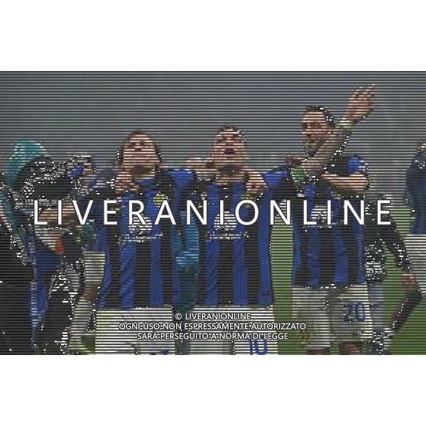 Milan vs Inter nella foto Nicolo\' Barella (Inter) Lautaro Martinez (Inter) e Hakan Calhanoglu (Inter) Milano 22-04-2024 Stadio Giuseppe Meazza - San Siro Campionato Serie A TIM - 33a giornata foto Roberto Garavaglia/Agenzia Aldo Liverani sas / AGENZIA ALDO LIVERANI SAS