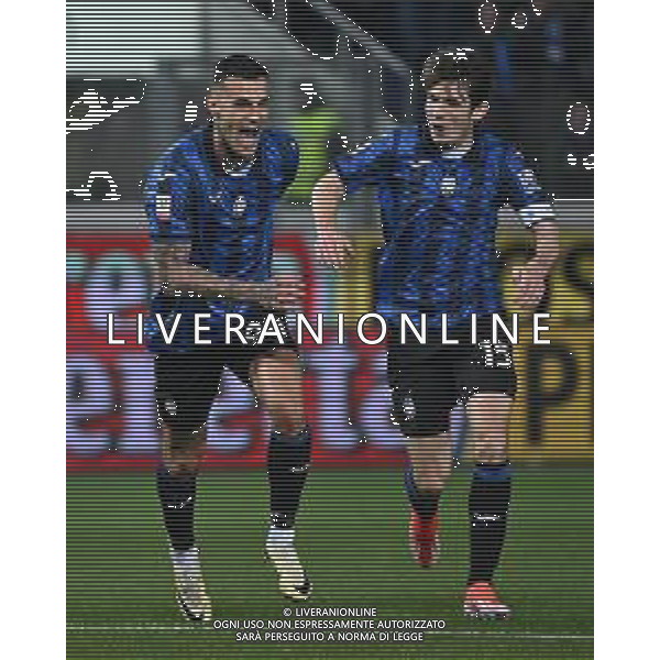 TVRG Atalanta vs Fiorentina nella foto Gianluca Scamacca (Atalanta) e Marten de Roon (Atalanta) esultano dopo il gol del 2 a 0 ma la rete viene annullata con l\'aiuto del VAR Bergamo 24-04-2024 Gewiss Stadium Coppa Italia Frecciarossa - semifinale gara di ritorno foto Roberto Garavaglia/Agenzia Aldo Liverani sas/ AGENZIA ALDO LIVERANI SAS