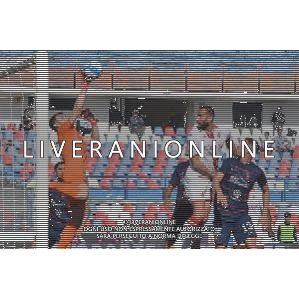 Cosenza vs Bari - Campionato di calcio Serie BKT 2023/2024 - Stadio San Vito-Gigi Marulla Nella foto: Parata di Alessandro Micai su Valerio Di Cesare Andrea Rosito / AGENZIA ALDO LIVERANI SAS