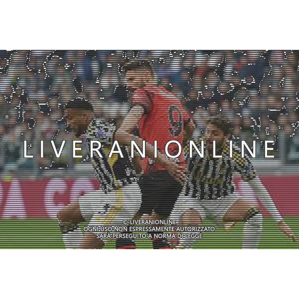 Torino 27.04.2024 Allianz Stadium @Alessandro Falzone/Ag. Aldo Liverani sas Juventus vs Milan Campionato Calcio Serie A TIM 2023/2024 34a giornata Nella foto: OLIVIER GIROUD-GLEISON BREMER E MANUEL LOCATELLI ©Falzone / AGENZIA ALDO LIVERANI SAS