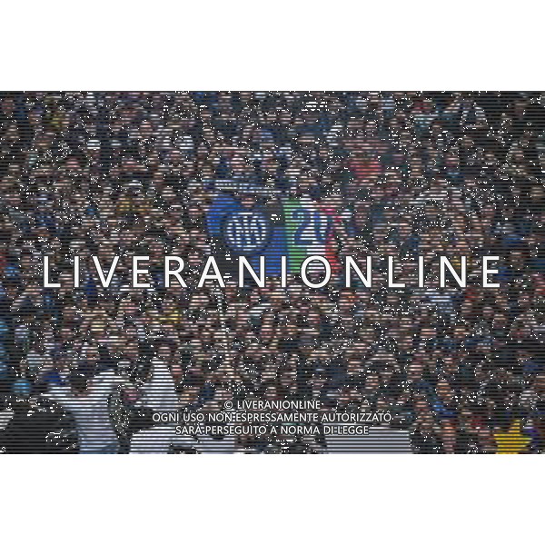Inter vs Torino nella foto tifosi Inter salutano l’arrivo del bus prima dopo la partita all\'uscita da San Siro, Milano 28-04-2024 Stadio Giuseppe Meazza Campionato Serie A TIM - 34a giornata foto Tiziano Ballabio/Agenzia Aldo Liverani sas / AGENZIA ALDO LIVERANI SAS -FESTEGGIAMENTI INTER PER LA VITTORIA DEL 20mo SCUDETTO, PARATA DEI GIOCATORI IN CORTEO SUL PULLMAN SCOPERTO, PER LE VIE DI MILANO 28.04.2024