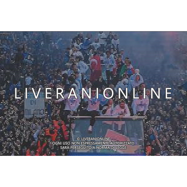 Inter vs Torino nella foto tifosi Inter salutano l’arrivo del bus prima della partita Milan 28-04-2024 Viale della Liberazione Campionato Serie A TIM - 34a giornata foto Tiziano Ballabio/Agenzia Aldo Liverani sas / AGENZIA ALDO LIVERANI SAS -FESTEGGIAMENTI DEI TIFOSI INTER PER LA VITTORIA DEL 20mo SCUDETTO, MILANO 28.04.2024