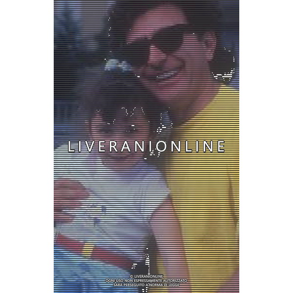 DIAP-RETROSPETTIVA RED RONNIE PSEUDONIMO GABRIELE ANSALONI-CRITICO MUSICALE GIORNATISTA PRESENTATORE TELEVISIVO E CONDUTTORE RADIOFONICO NELLA FOTO RED RONNIE CON LA FIGLIA JESSICA NELL\'ANNO 1986 AG ALDO LIVERANI SAS