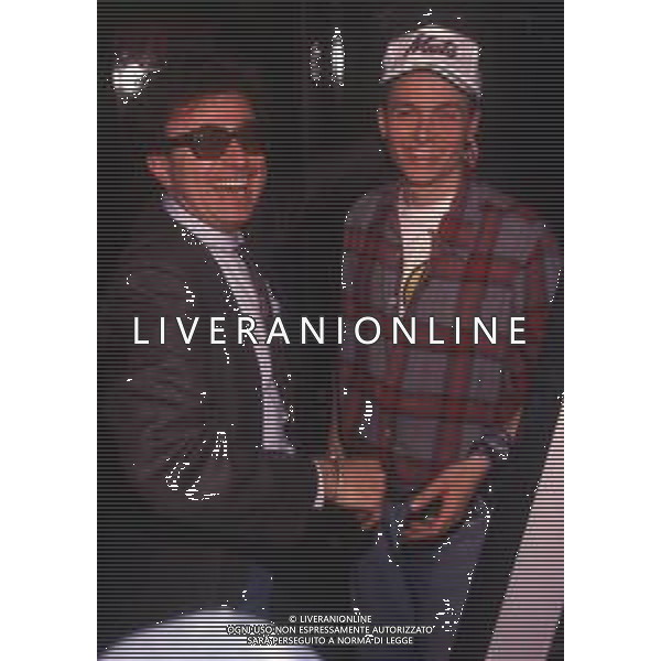 DIAP-RETROSPETTIVA RED RONNIE PSEUDONIMO GABRIELE ANSALONI-CRITICO MUSICALE GIORNATISTA PRESENTATORE TELEVISIVO E CONDUTTORE RADIOFONICO NELLA FOTO RED RONNIE CON JOVANOTTI NELL\'ANNO 1989 AG ALDO LIVERANI SAS 