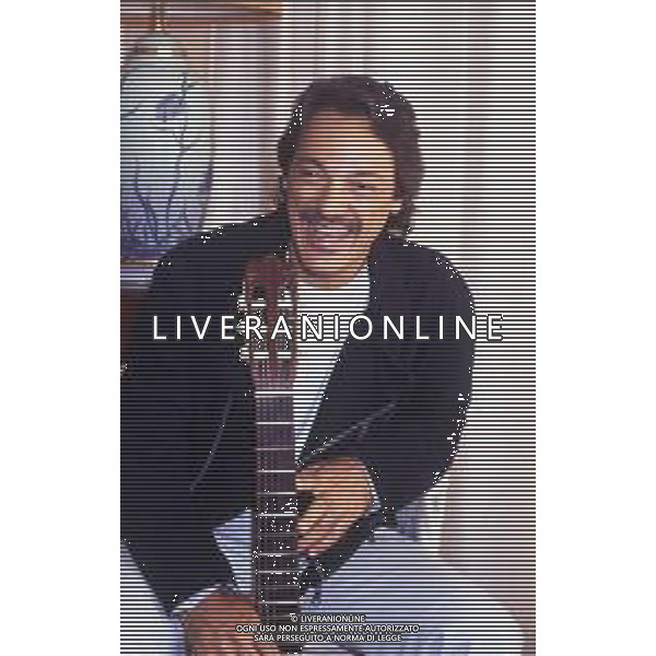 DIAP-RETROSPETTIVA TOQUINHO PSEUDONIMO ANTONIO PECCI FILHO CANTANTE-CHITARRISTA E CANTAUTORE BRASILIANO NELLA FOTO TOQUINHO NELL\'ANNO 1990 A SANREMO AG ALDO LIVERANI SAS 