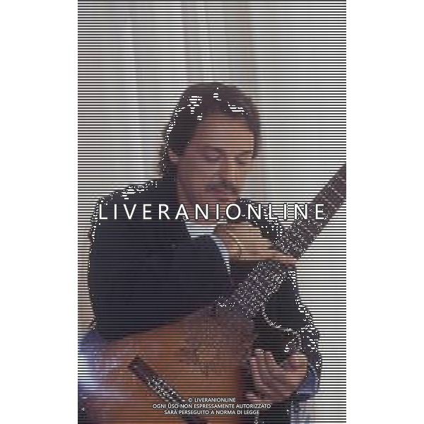 DIAP-RETROSPETTIVA TOQUINHO PSEUDONIMO ANTONIO PECCI FILHO CANTANTE-CHITARRISTA E CANTAUTORE BRASILIANO NELLA FOTO TOQUINHO NELL\'ANNO 1990 A SANREMO AG ALDO LIVERANI SAS 
