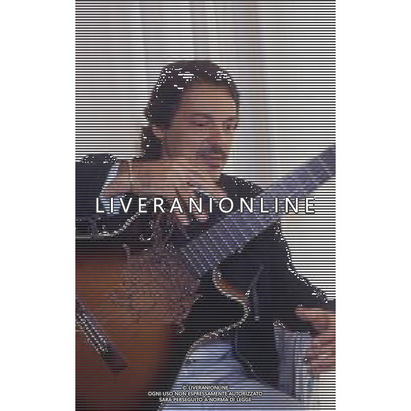 DIAP-RETROSPETTIVA TOQUINHO PSEUDONIMO ANTONIO PECCI FILHO CANTANTE-CHITARRISTA E CANTAUTORE BRASILIANO NELLA FOTO TOQUINHO NELL\'ANNO 1990 A SANREMO AG ALDO LIVERANI SAS 