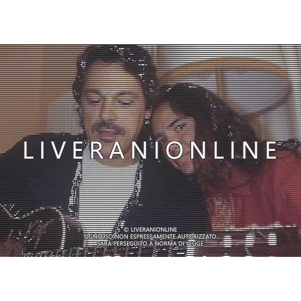 DIAP-RETROSPETTIVA TOQUINHO PSEUDONIMO ANTONIO PECCI FILHO CANTANTE-CHITARRISTA E CANTAUTORE BRASILIANO NELLA FOTO TOQUINHO NELL\'ANNO 1990 A SANREMO CON LA COMPAGNA MONICA AG ALDO LIVERANI SAS  