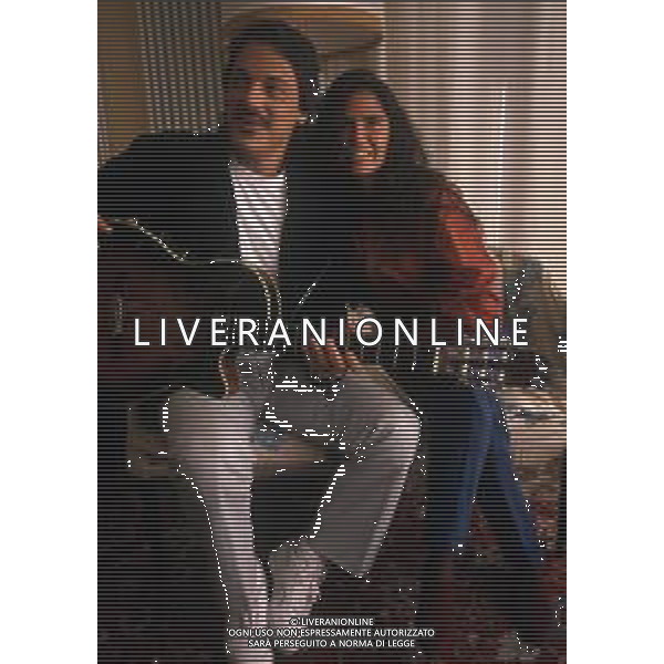 DIAP-RETROSPETTIVA TOQUINHO PSEUDONIMO ANTONIO PECCI FILHO CANTANTE-CHITARRISTA E CANTAUTORE BRASILIANO NELLA FOTO TOQUINHO NELL\'ANNO 1990 A SANREMO CON LA COMPAGNA MONICA AG ALDO LIVERANI SAS  